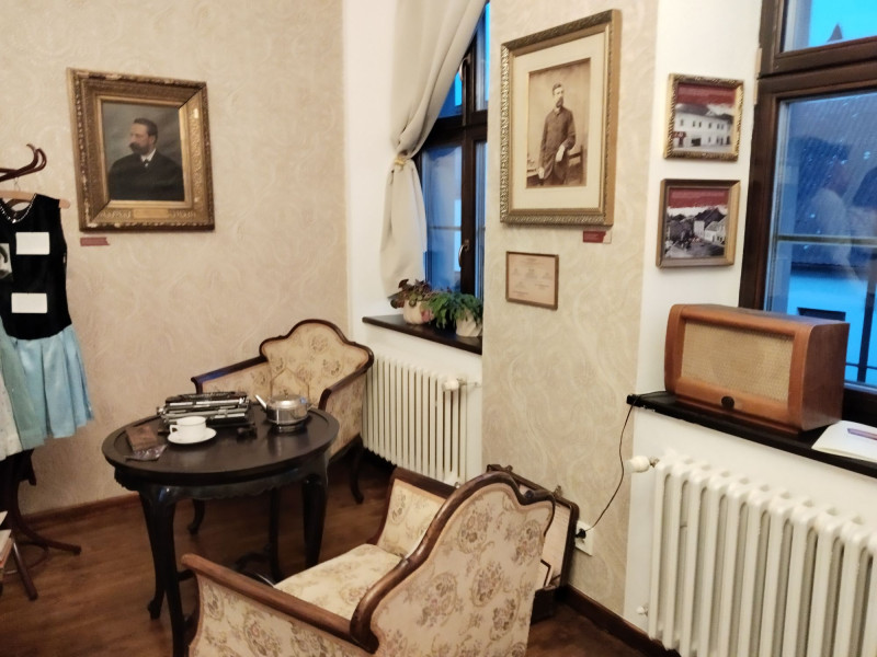 1 -  interiér expozice J. A. Schumpetera