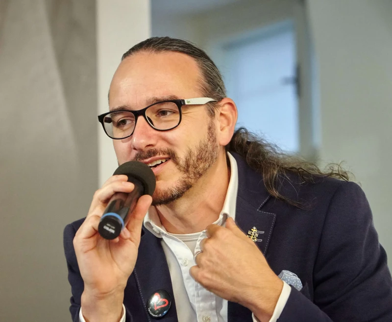 Videozáznam z přednášky Jakuba Szántó: Mezi mlýnskými kameny